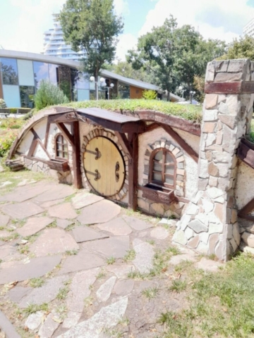 Bulharsko autem, nadmořský park v Burkasu - dům pro hobyty