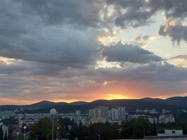 Bulharsko autem, "Strážci města" Stará Zagora - západ slunce